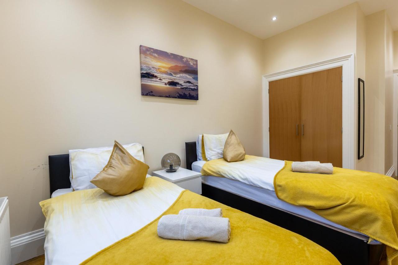 New 3-Bedroom Apartment Close To City Centre エディンバラ エクステリア 写真