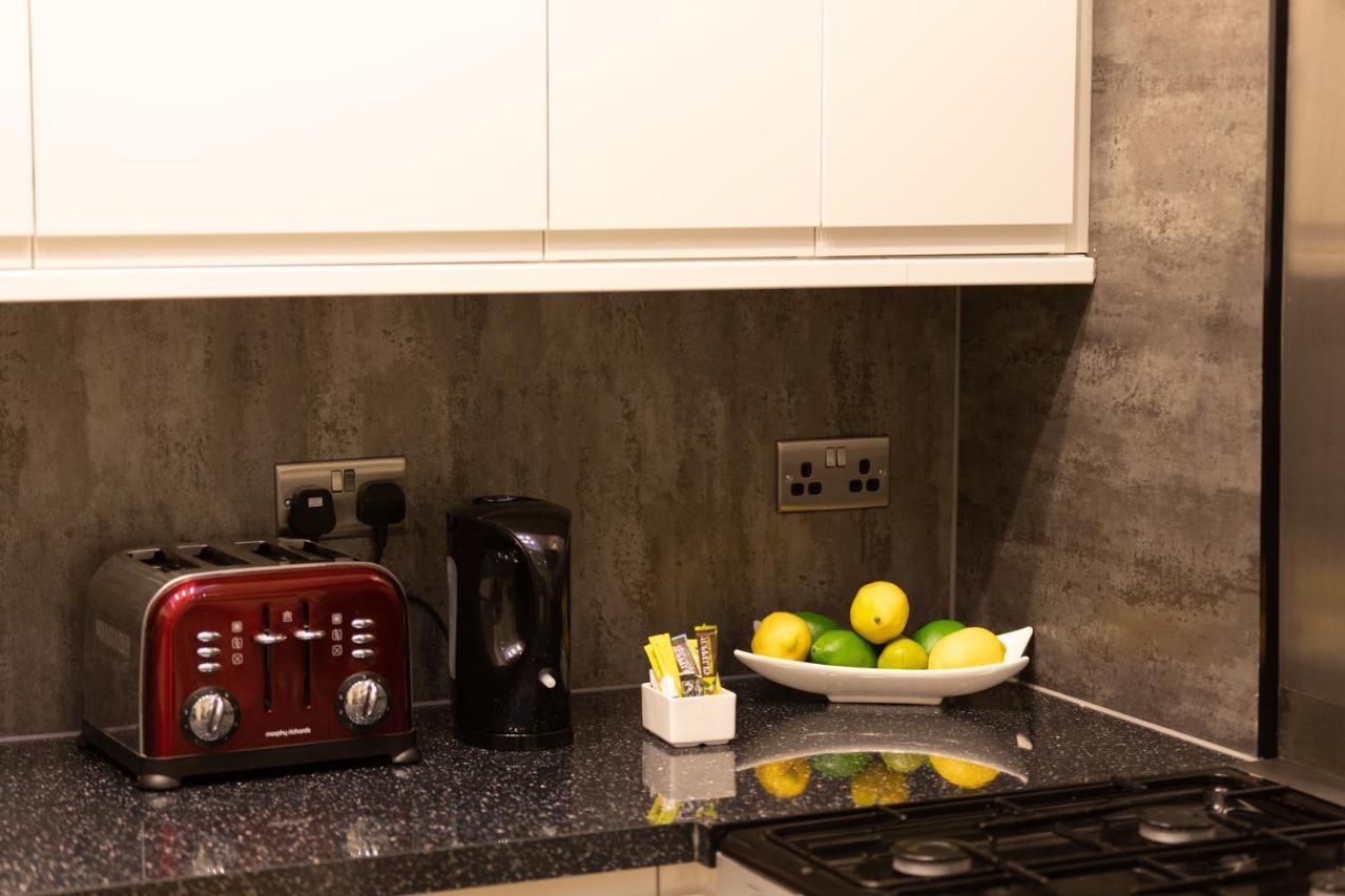 New 3-Bedroom Apartment Close To City Centre エディンバラ エクステリア 写真