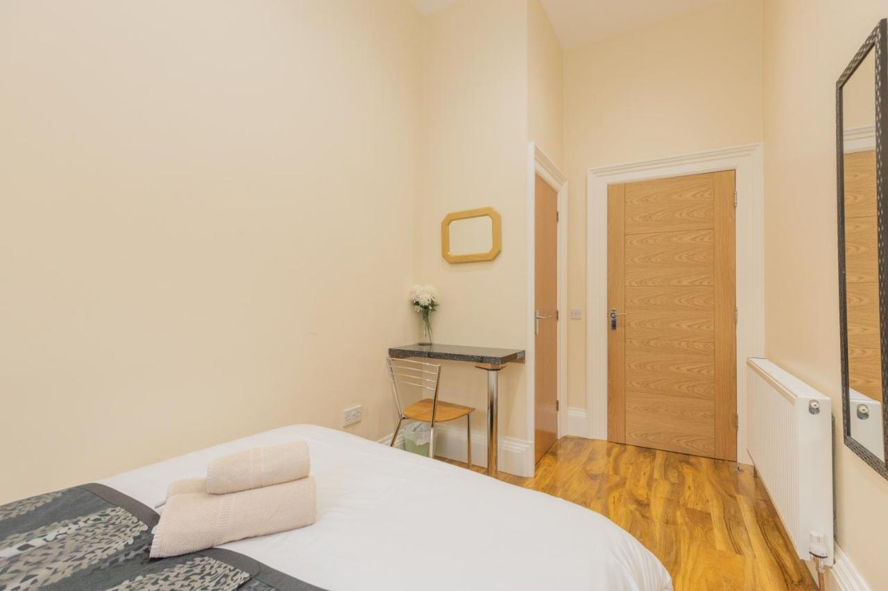 New 3-Bedroom Apartment Close To City Centre エディンバラ エクステリア 写真