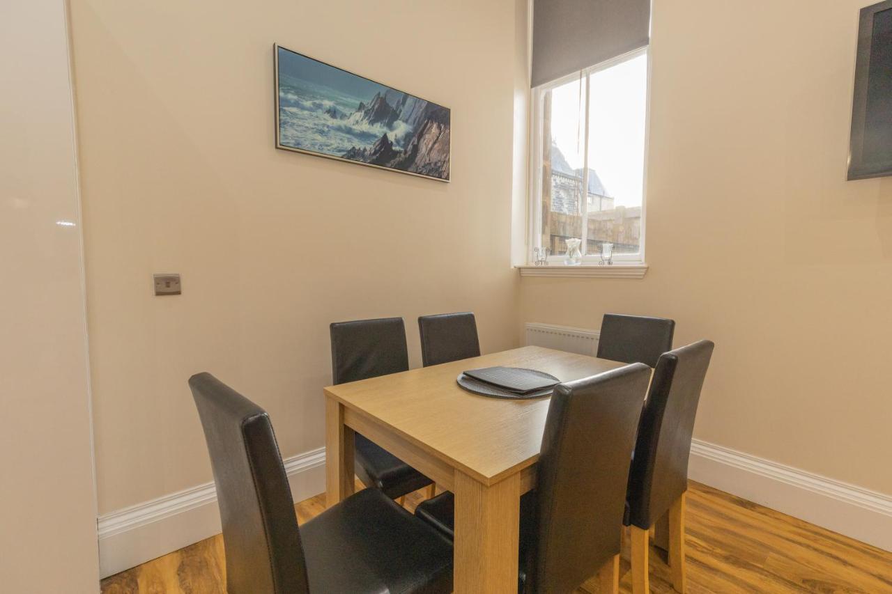 New 3-Bedroom Apartment Close To City Centre エディンバラ エクステリア 写真